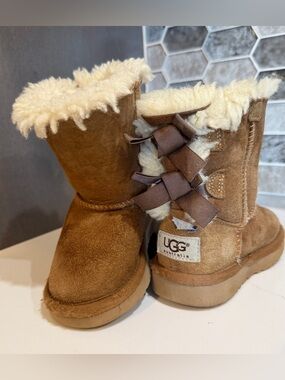 UGG - Girls Bailey Bow Boots, style# 3280T